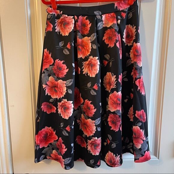 Boohoo Black Floral Full Midi Skater Skirt; SZ 8; Excellent Used Condition - Picture 8 of 8